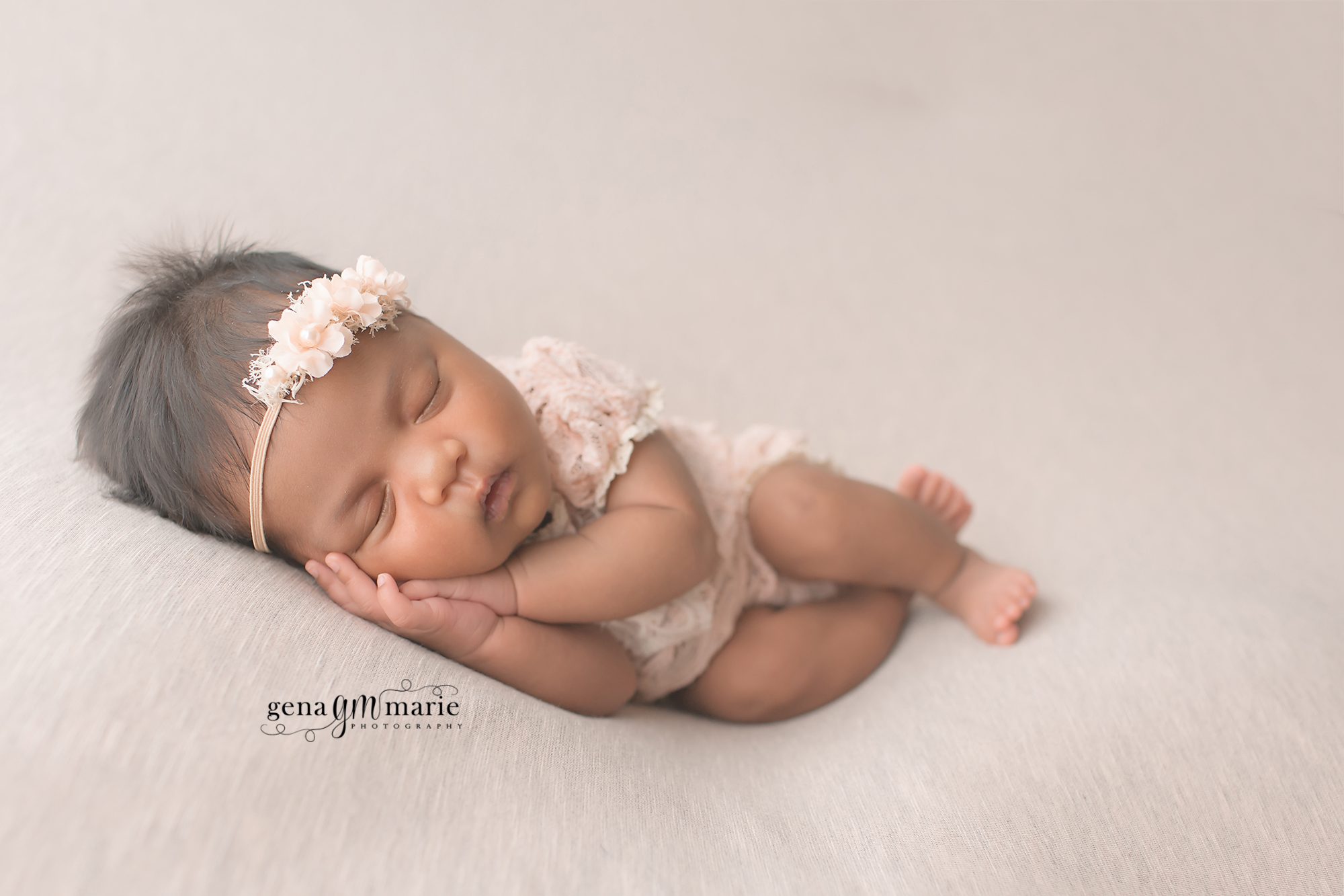 capturing newborn babies { arlington newborn photographer }