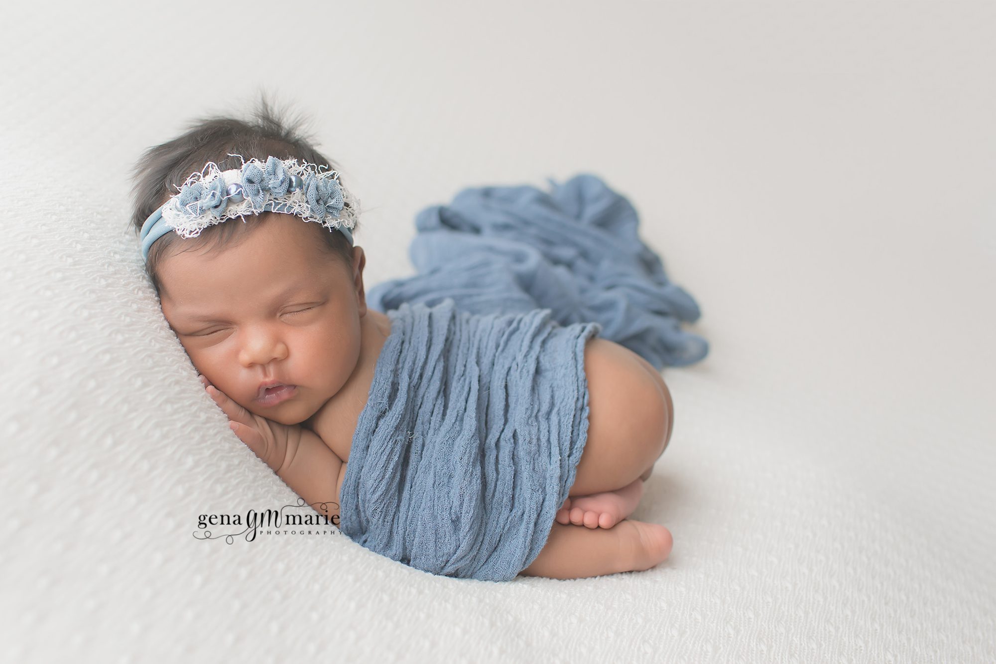 capturing newborn babies { arlington newborn photographer }