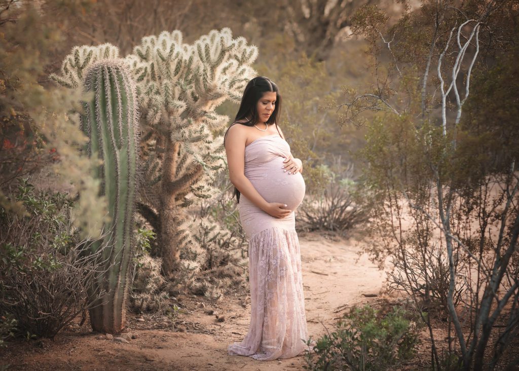 gorgeous momma {gilbert maternity photographer} gazing at belly