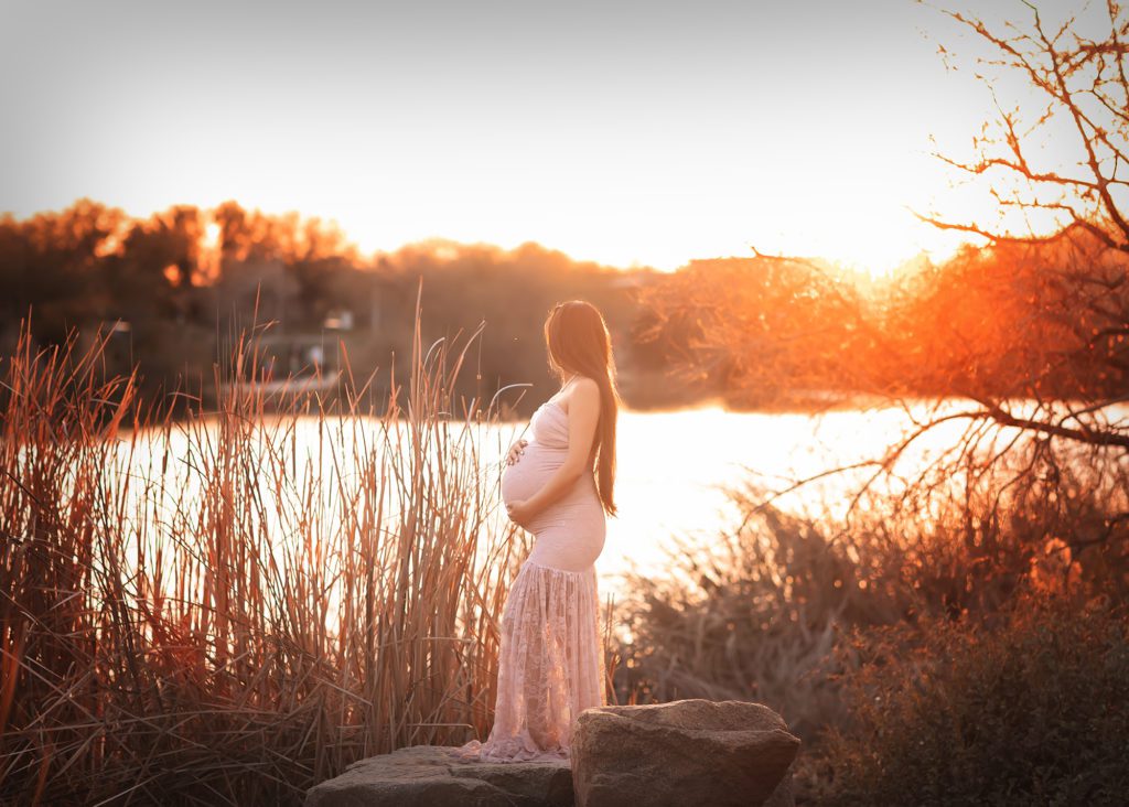 gorgeous momma {gilbert maternity photographer} looking out over water